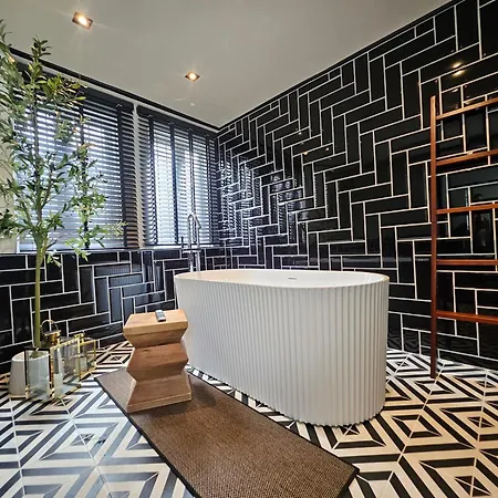 Soho House Old Town Bangkok Vila